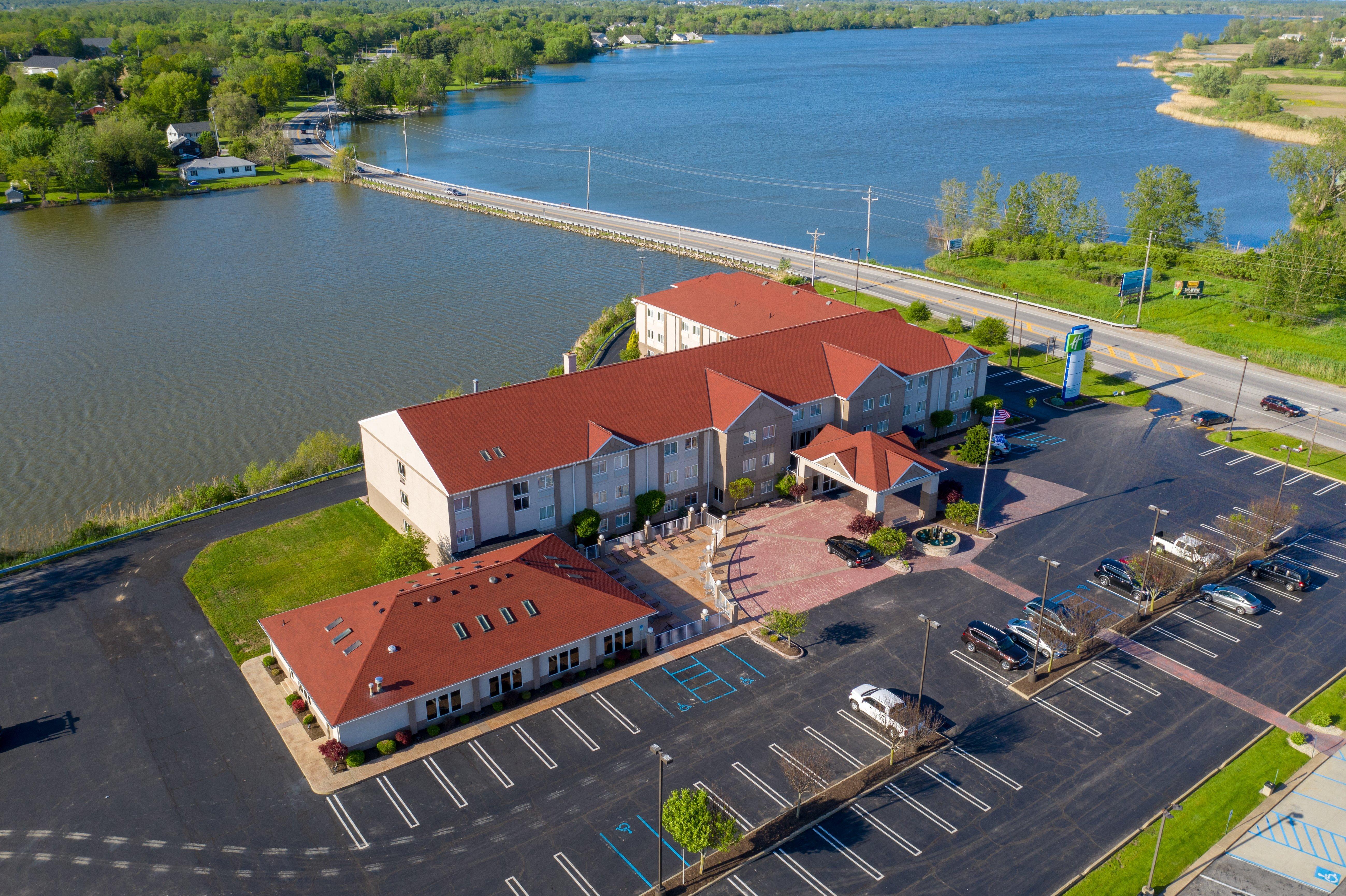Holiday Inn Express Hotel & Suites Port Clinton-Catawba Island By Ihg Bagian luar foto